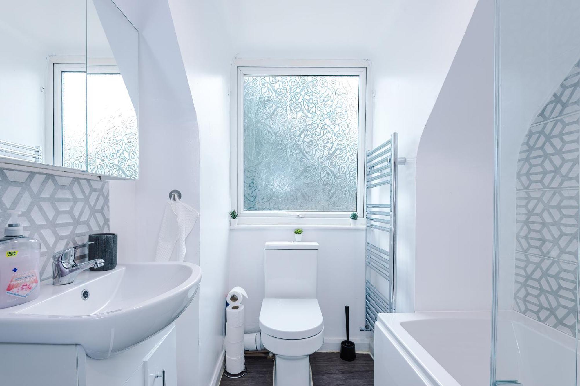 Comfort Place - 3 Bedroom House In Chester - Sleeps 6 エクステリア 写真